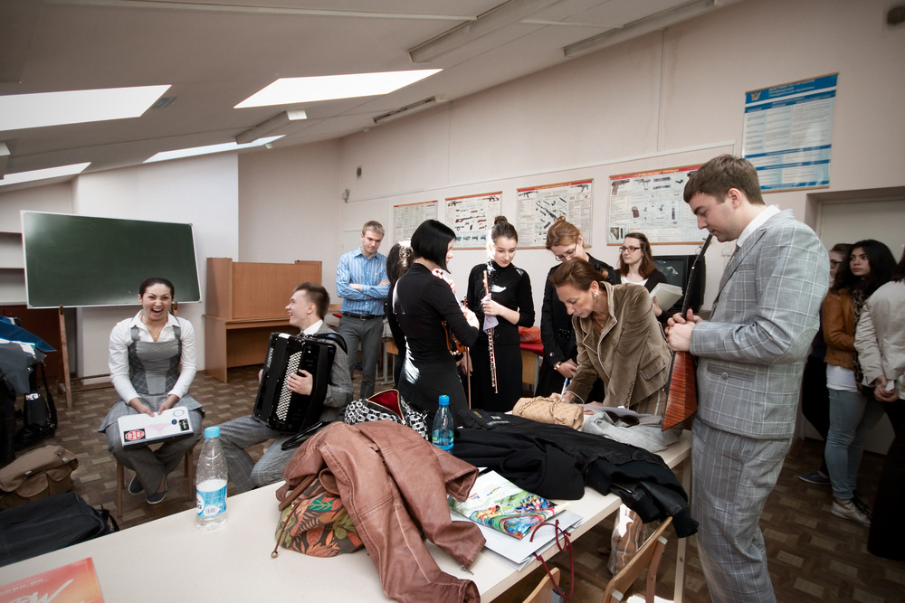 Discussion of the concert scenario